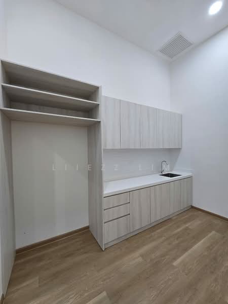 Retail Office for Rent in Petaling Jaya (Selangor) - Liiezz Lim - Kitchen - PropertyGuru.com.my