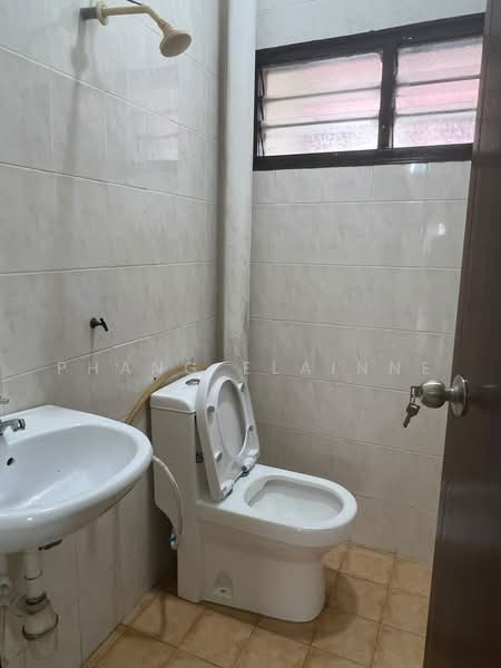 Rumah Teres 1-Tingkat untuk Dijual di Taman Perling (Perling) - Phang Elainne - Bathroom - PropertyGuru.com.my