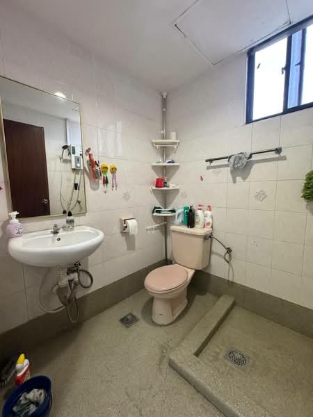 Pangsapuri untuk Dijual di Mewah View Luxurious Apartments - Rain Ng - Bathroom - PropertyGuru.com.my