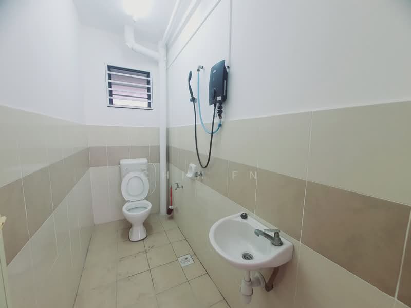 Apartment for Sale at Pangsapuri Sutera Wangi - CHIN FN - Bathroom - PropertyGuru.com.my