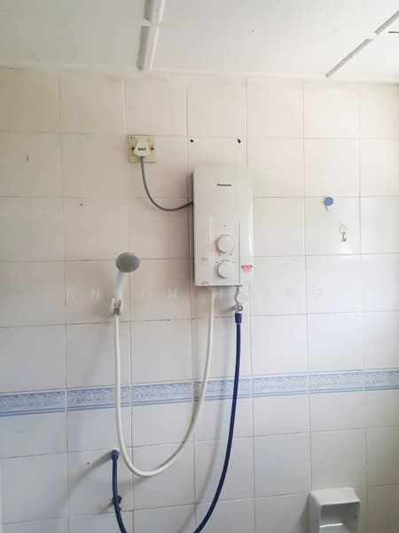 Pangsapuri untuk Dijual di Melawis Apartment - Anson Hiong - Bathroom - PropertyGuru.com.my