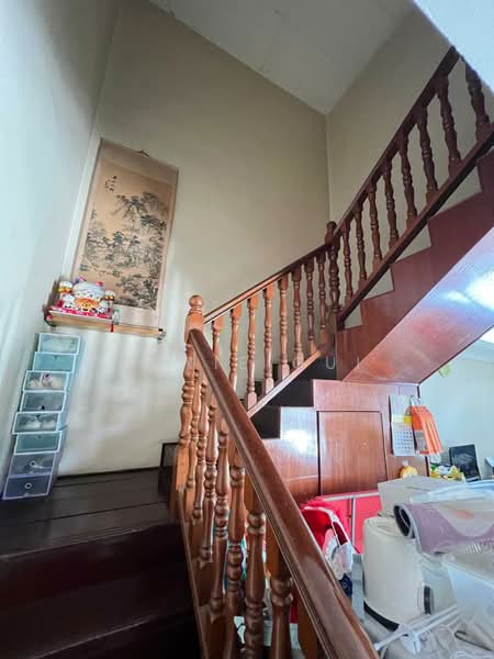 Rumah Teres 2-Tingkat untuk Dijual di Seksyen 2, Taman Kinrara (Puchong) - Ginie Gui - Stairs - PropertyGuru.com.my