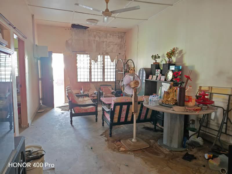 Rumah Teres 1-Tingkat untuk Dijual di Taman Malim Jaya (Bachang) - Jason Tay - Living Room - PropertyGuru.com.my
