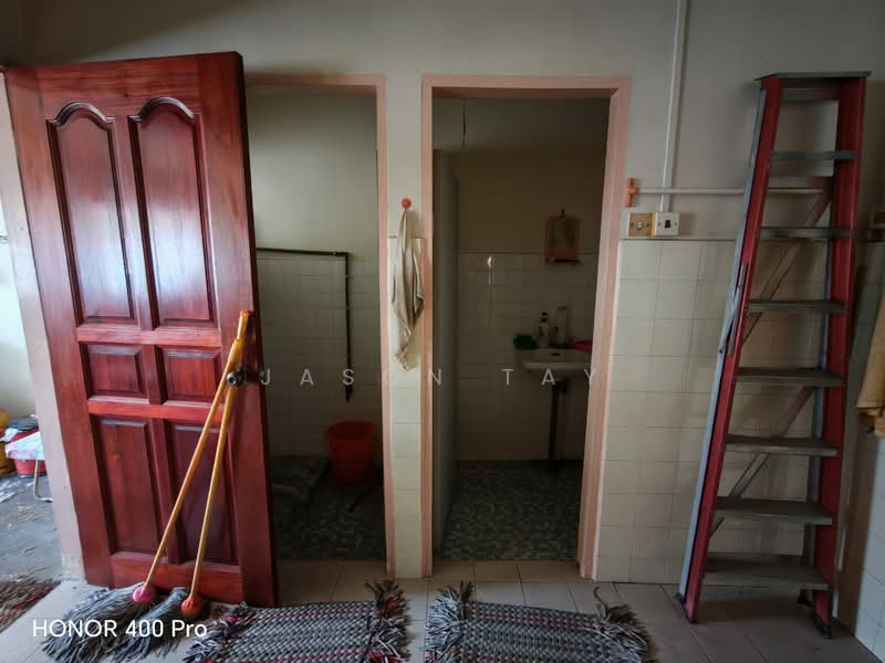 Rumah Teres 1-Tingkat untuk Dijual di Taman Malim Jaya (Bachang) - Jason Tay - Bathroom - PropertyGuru.com.my