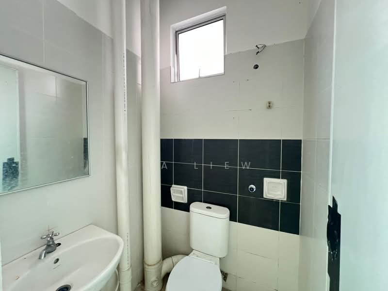 Apartment for Sale at Idaman Iris - Eva Liew - Bathroom - PropertyGuru.com.my