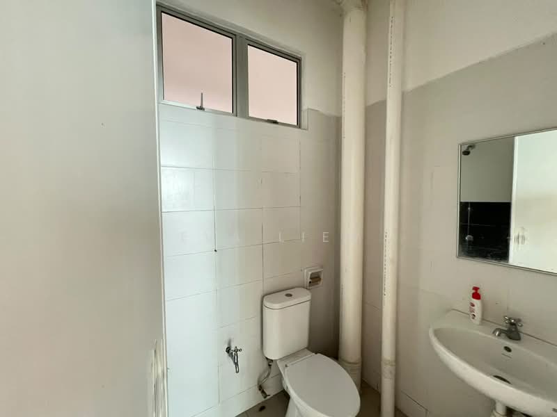 Apartment for Sale at Idaman Iris - Eva Liew - Bathroom - PropertyGuru.com.my