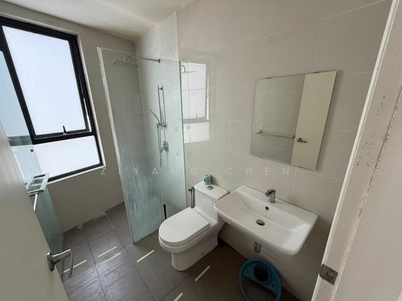 Kediaman Servis untuk Dijual di Continew - Ziyang Chen - Bathroom - PropertyGuru.com.my