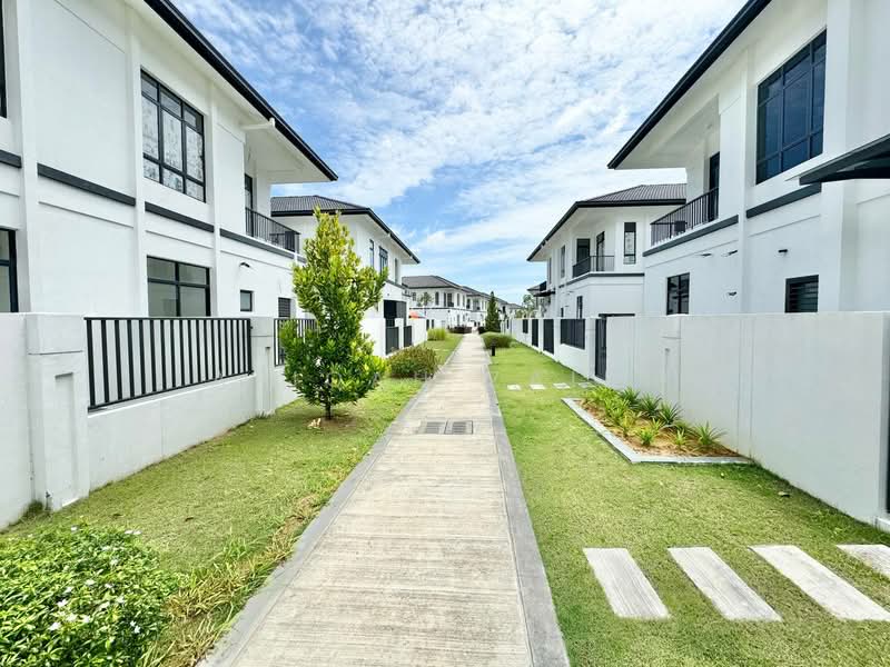 Rumah Berkembar untuk Dijual di Eco Grandeur (Puncak Alam) - Afiqah zaidi - PropertyGuru.com.my