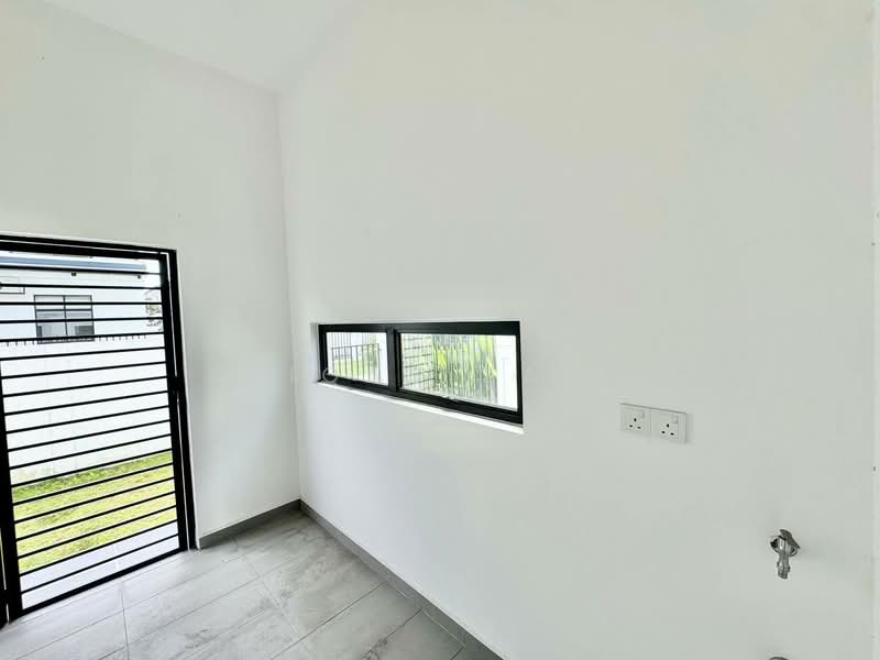 Rumah Berkembar untuk Dijual di Eco Grandeur (Puncak Alam) - Afiqah zaidi - Entrance - PropertyGuru.com.my