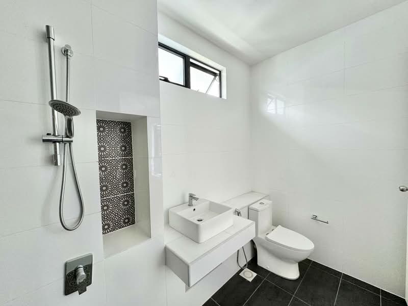 Rumah Berkembar untuk Dijual di Eco Grandeur (Puncak Alam) - Afiqah zaidi - Bathroom - PropertyGuru.com.my