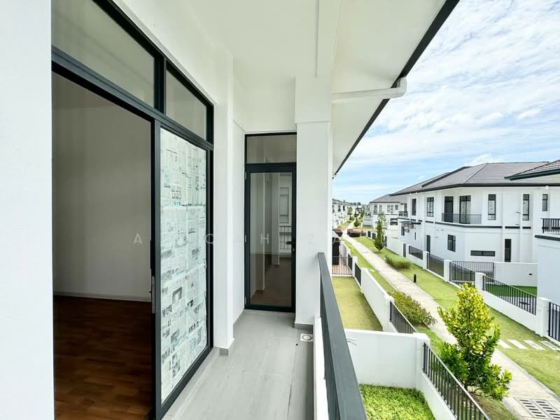 Rumah Berkembar untuk Dijual di Eco Grandeur (Puncak Alam) - Afiqah zaidi - Balcony - PropertyGuru.com.my