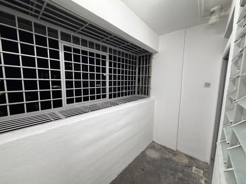 Rumah Flat untuk Dijual di Pandan Ria (Block D) - Dennix Chin - Balcony - PropertyGuru.com.my