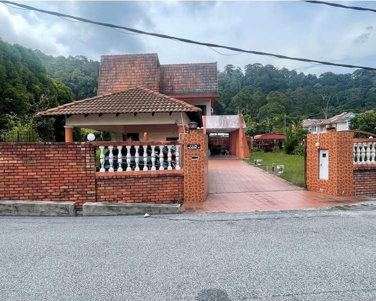 Bungalow House for Sale in Perkampungan Pelindung Maju (Beserah) - Idham Che'Ali - Exterior - PropertyGuru.com.my