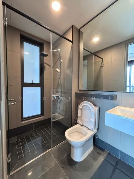 Service Residence for Sale at Bloomsvale Menara Vista Petaling - Vincent Chye - Bathroom - PropertyGuru.com.my