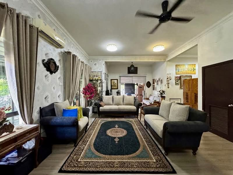 Rumah Berkembar untuk Dijual di Glenmarie Cove (Klang) - Adaw Zain - Living Room - PropertyGuru.com.my