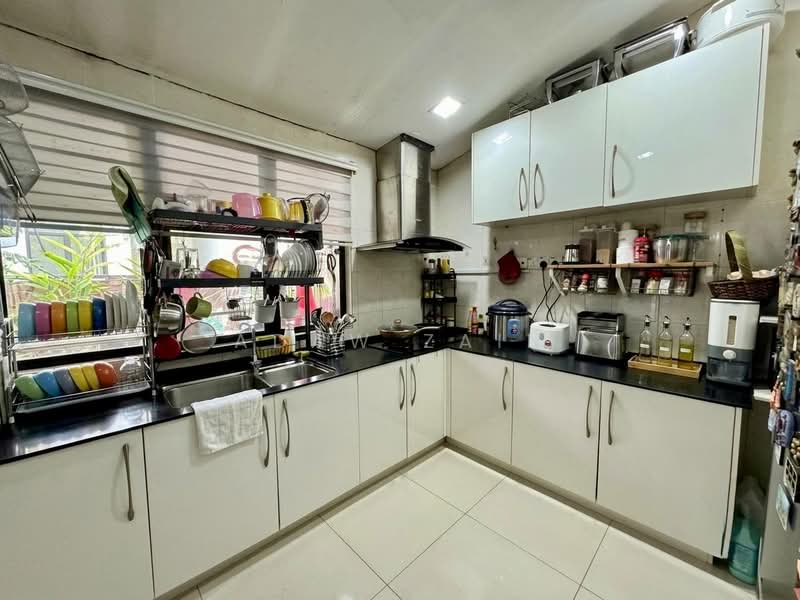 Rumah Berkembar untuk Dijual di Glenmarie Cove (Klang) - Adaw Zain - Kitchen - PropertyGuru.com.my