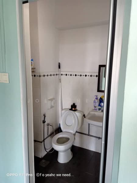 Kondominium untuk Disewa di Azuria Condominium - Joey Cheah - Bathroom - PropertyGuru.com.my