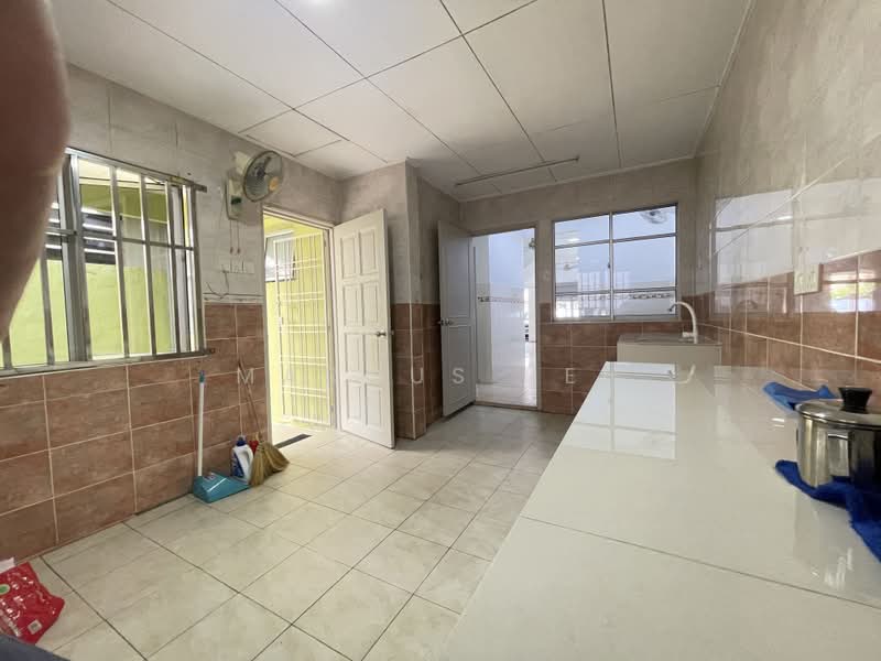 Rumah Teres 2-Tingkat untuk Dijual di Putra Heights (Subang Jaya) - Marcus Beh - Kitchen - PropertyGuru.com.my
