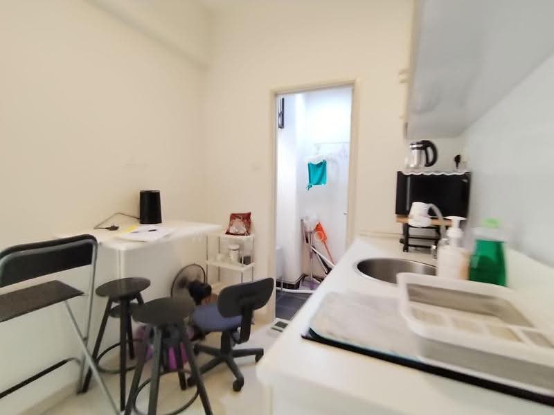 Kediaman Servis untuk Disewa di Centrestage Designer Suite - Owen Loke - Kitchen - PropertyGuru.com.my
