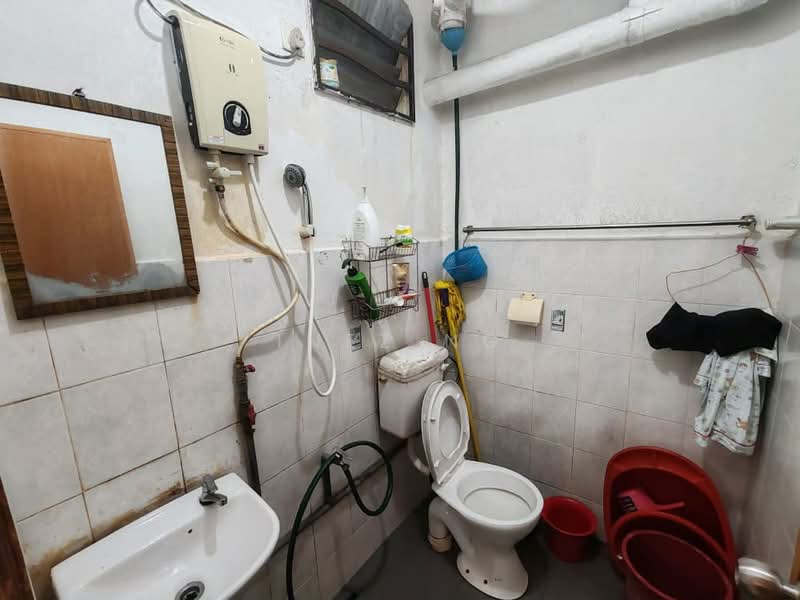 Pangsapuri untuk Dijual di Villa Krystal @ Bandar Selesa Jaya - Inez Ng - Bathroom - PropertyGuru.com.my