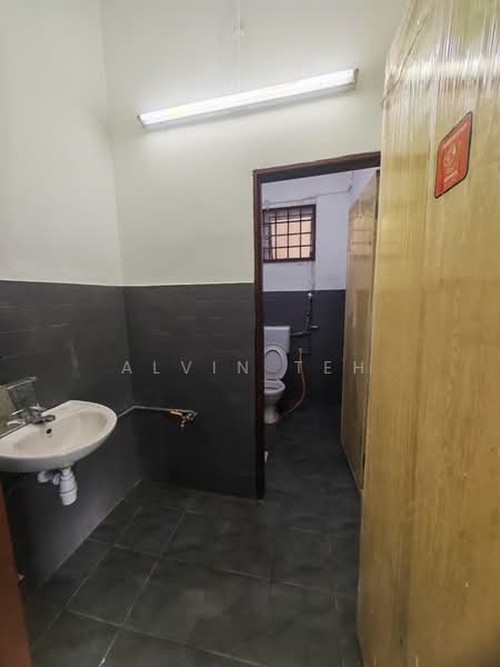 Kilang untuk Disewa di Taman Industri Selesa Jaya (Balakong) - Alvin Teh - Bathroom - PropertyGuru.com.my