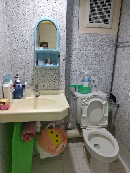 Pangsapuri untuk Dijual di BJ Court Apartment - Melinda Chew - Bathroom - PropertyGuru.com.my