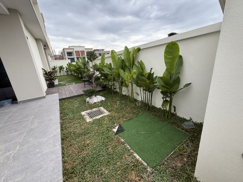 Semi-Detached House for Sale in Bandar Bukit Puchong 2 (Puchong) - Ginie Gui - Garden - PropertyGuru.com.my