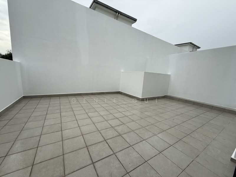 Rumah Kluster untuk Dijual di Abadi Heights (Puchong) - Ginie Gui - Terrace / Balcony - PropertyGuru.com.my
