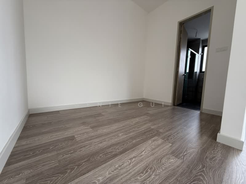 Rumah Kluster untuk Dijual di Abadi Heights (Puchong) - Ginie Gui - Master Room Wardrobe area - PropertyGuru.com.my
