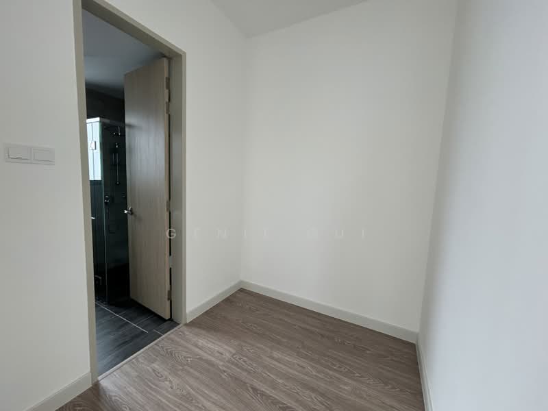 Rumah Kluster untuk Dijual di Abadi Heights (Puchong) - Ginie Gui - Bedroom wardrobe area - PropertyGuru.com.my