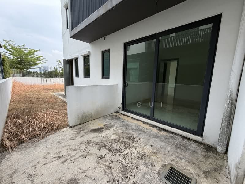 Semi-Detached House for Sale in D'Island (Puchong) - Ginie Gui - Back Garden - PropertyGuru.com.my