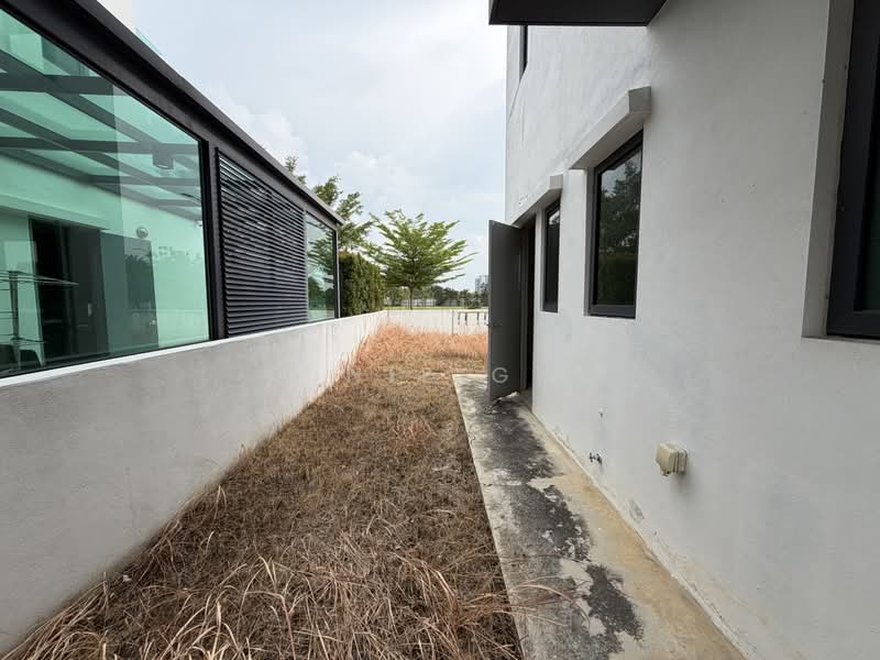 Semi-Detached House for Sale in D'Island (Puchong) - Ginie Gui - Back Garden - PropertyGuru.com.my