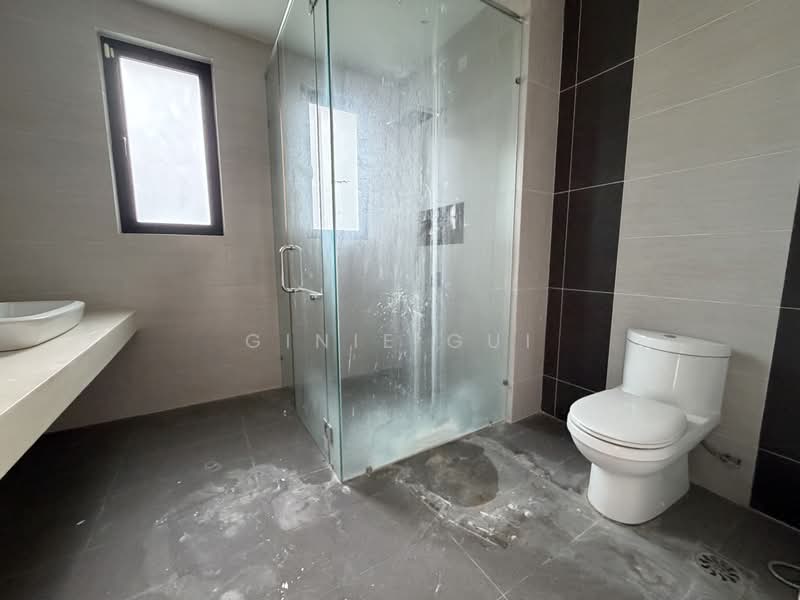 Semi-Detached House for Sale in D'Island (Puchong) - Ginie Gui - Master Bathroom - PropertyGuru.com.my