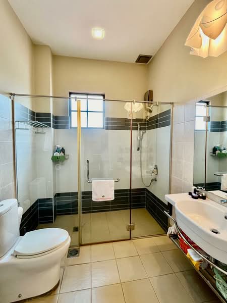 Semi-Detached House for Sale in Bandar Nusaputra (Puchong) - Ginie Gui - Bathroom - PropertyGuru.com.my