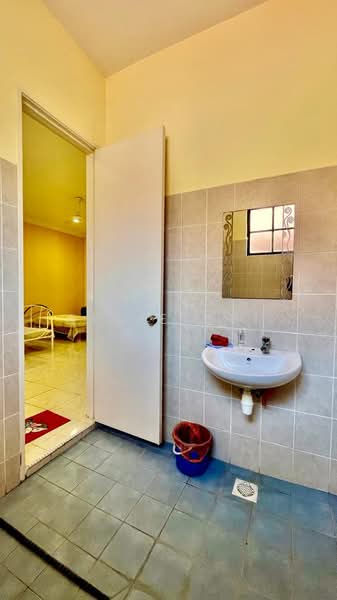 Semi-Detached House for Sale in Bandar Nusaputra (Puchong) - Ginie Gui - Bathroom - PropertyGuru.com.my