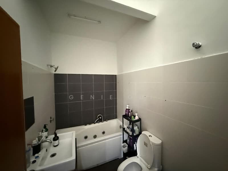 Rumah Teres 2-Tingkat untuk Dijual di Bandar Nusaputra (Puchong) - Ginie Gui - Bathroom - PropertyGuru.com.my