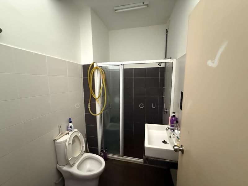 Rumah Teres 2-Tingkat untuk Dijual di Bandar Nusaputra (Puchong) - Ginie Gui - Bathroom - PropertyGuru.com.my
