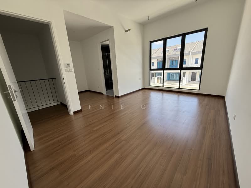 2-storey Terraced House for Sale in 16 Sierra (Puchong) - Ginie Gui - Master Room - PropertyGuru.com.my