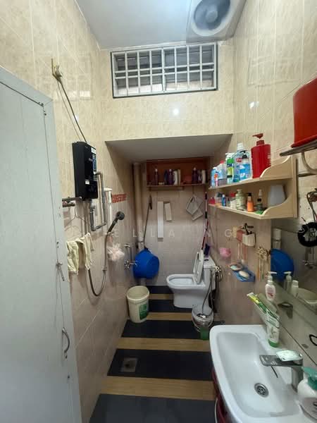 Rumah Teres 2-Tingkat untuk Dijual di Taman Pulai Utama (Skudai) - Stella Ng - Bathroom - PropertyGuru.com.my