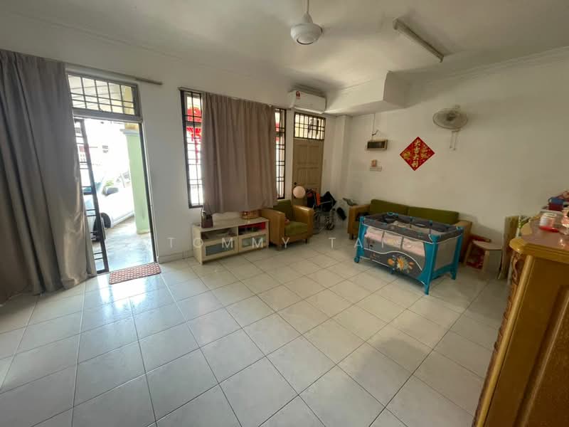 2-storey Terraced House for Sale in Taman Seri Orkid (Skudai) - Tommy Tai - Living Room - PropertyGuru.com.my