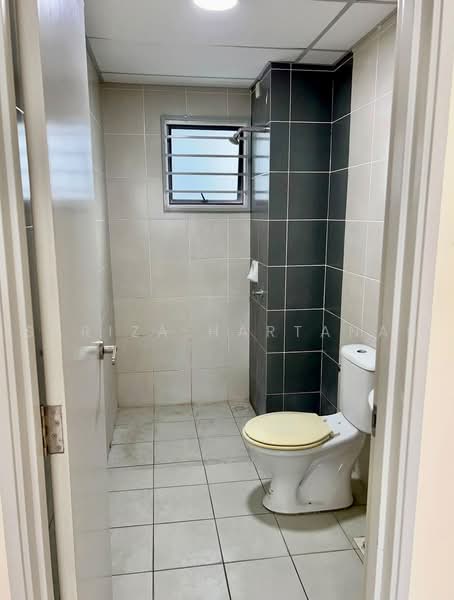 Pangsapuri untuk Dijual di Seruling Apartment - Sariza Hartanah - Bathroom - PropertyGuru.com.my