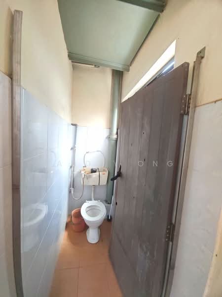 Kedai untuk Dijual di Tampoi (Johor) - Sandry Ong - Bathroom - PropertyGuru.com.my