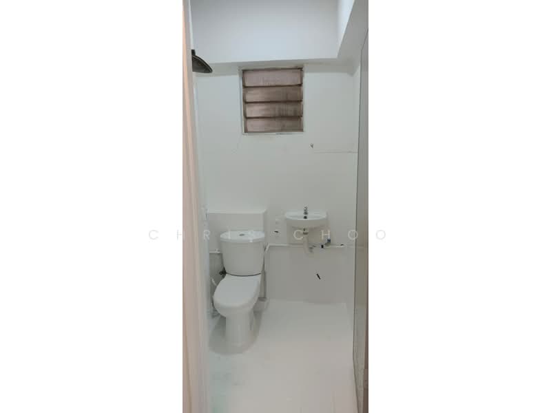 Pangsapuri untuk Disewa di Pangsapuri Danau Pandan 1 - Chris Choo - Bathroom - PropertyGuru.com.my