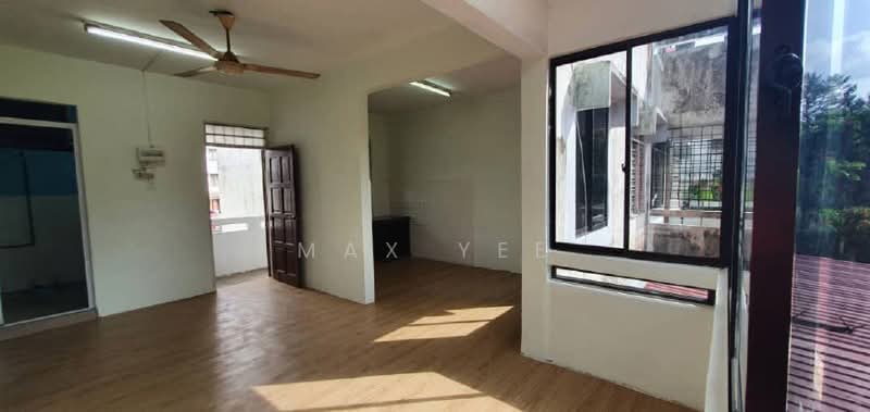Rumah Flat untuk Dijual di Flat Taman Perling - Max Yee - Living Room - PropertyGuru.com.my