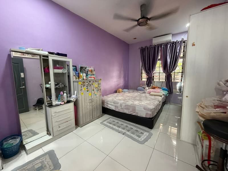 1-storey Terraced House for Sale in Taman Molek (Johor Bahru) - Tommy Tai - Bedroom - PropertyGuru.com.my