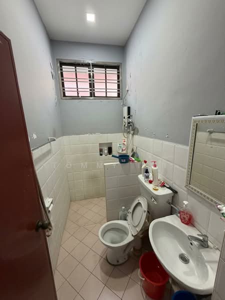 1-storey Terraced House for Sale in Taman Molek (Johor Bahru) - Tommy Tai - Bathroom - PropertyGuru.com.my