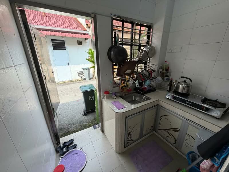 1-storey Terraced House for Sale in Taman Molek (Johor Bahru) - Tommy Tai - Kitchen - PropertyGuru.com.my