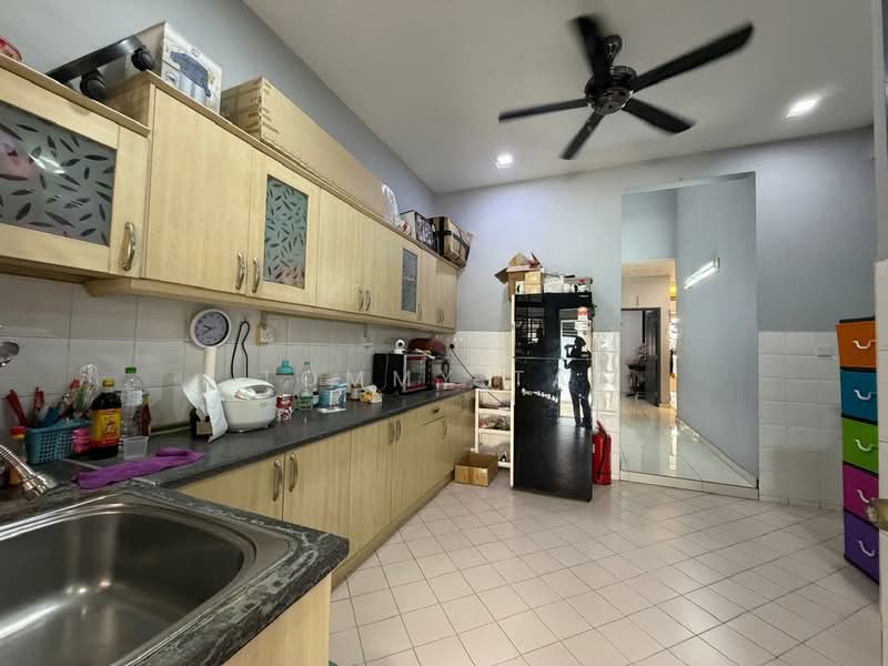 1-storey Terraced House for Sale in Taman Molek (Johor Bahru) - Tommy Tai - Kitchen - PropertyGuru.com.my