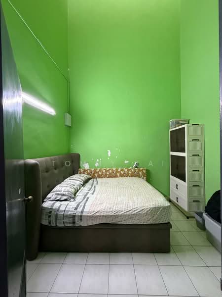 1-storey Terraced House for Sale in Taman Molek (Johor Bahru) - Tommy Tai - Bedroom - PropertyGuru.com.my