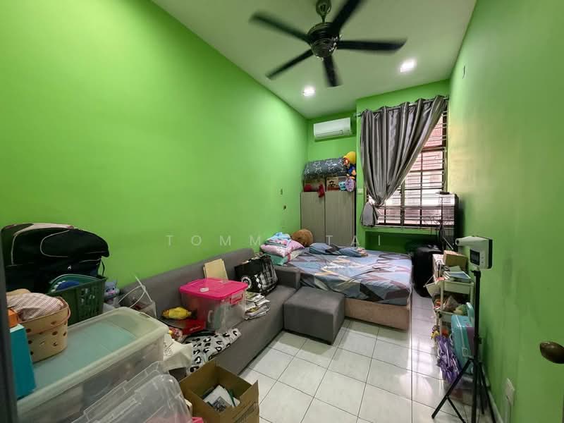 1-storey Terraced House for Sale in Taman Molek (Johor Bahru) - Tommy Tai - Bedroom - PropertyGuru.com.my